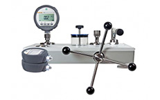 Bombas y controladores manuales.